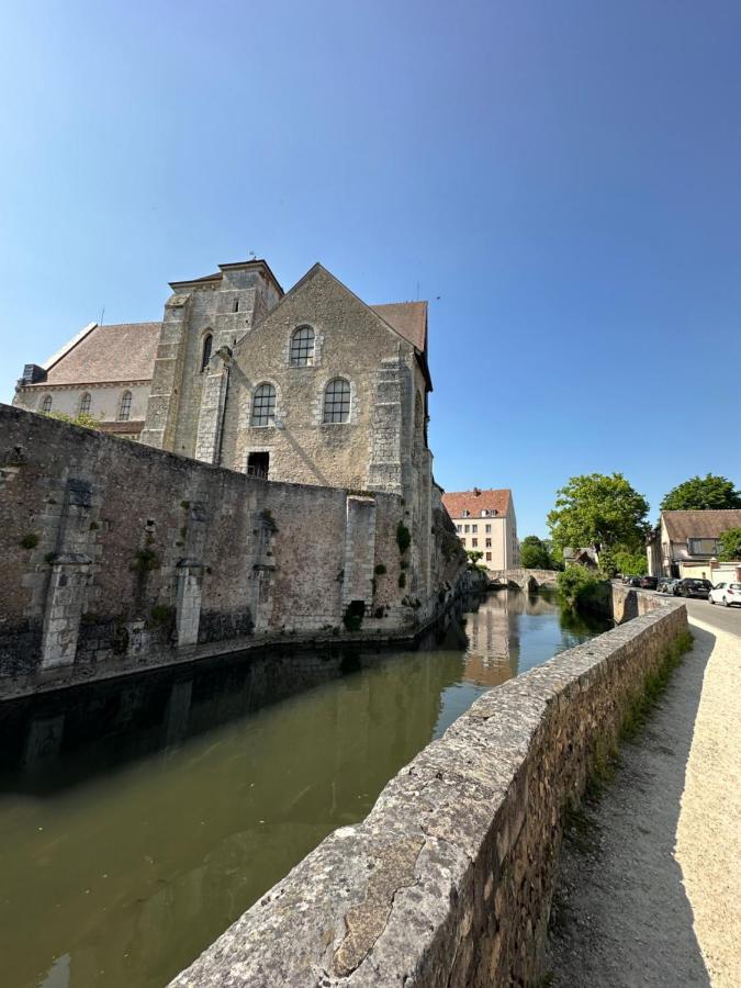 Appartement Bords De L'Eure Charmant Studio Σαρτρ Εξωτερικό φωτογραφία